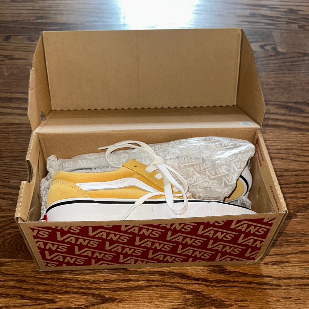 Vans Yellow Sneakers Vibrant Style Casual Comfort